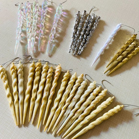 Huge Lot of Vintage Plastic Icicle Christmas Ornaments 31 Pieces 60s 70s - Picture 12 of 14
